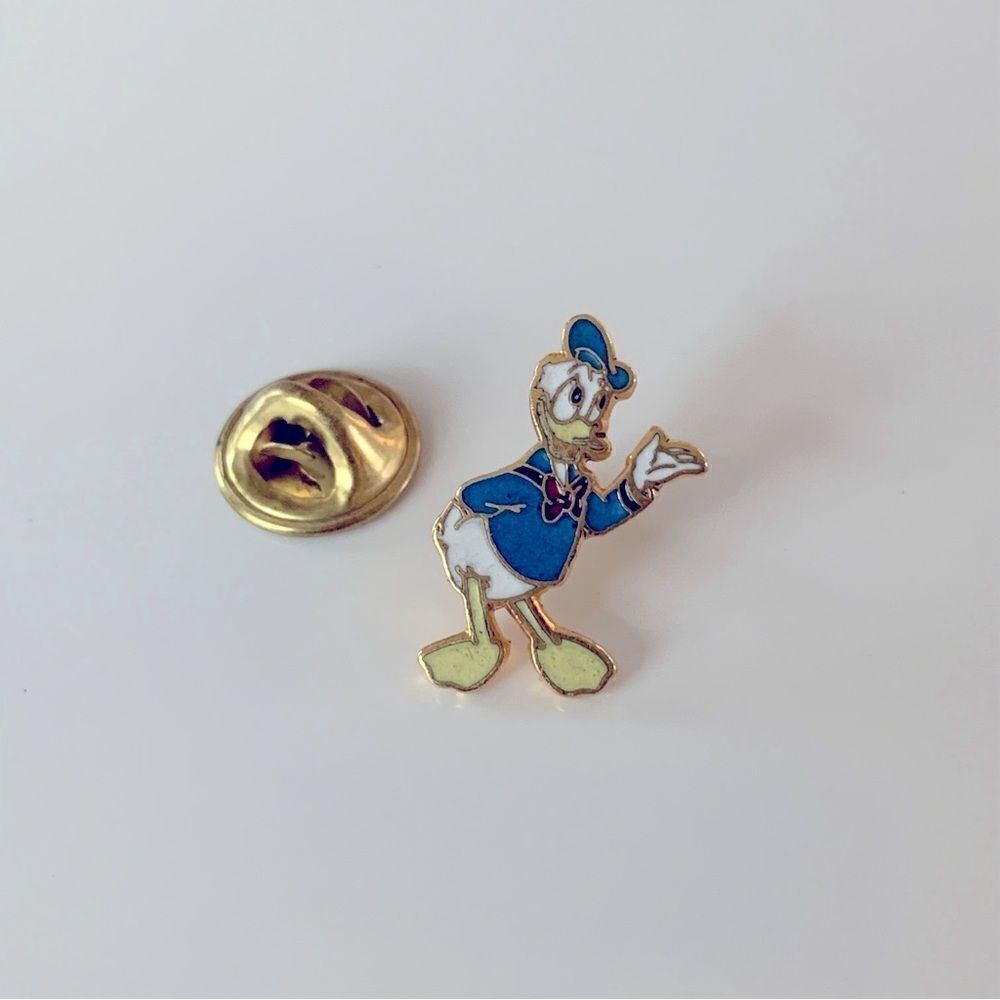 Donald Duck Lapel Pin - Picture 3 of 3